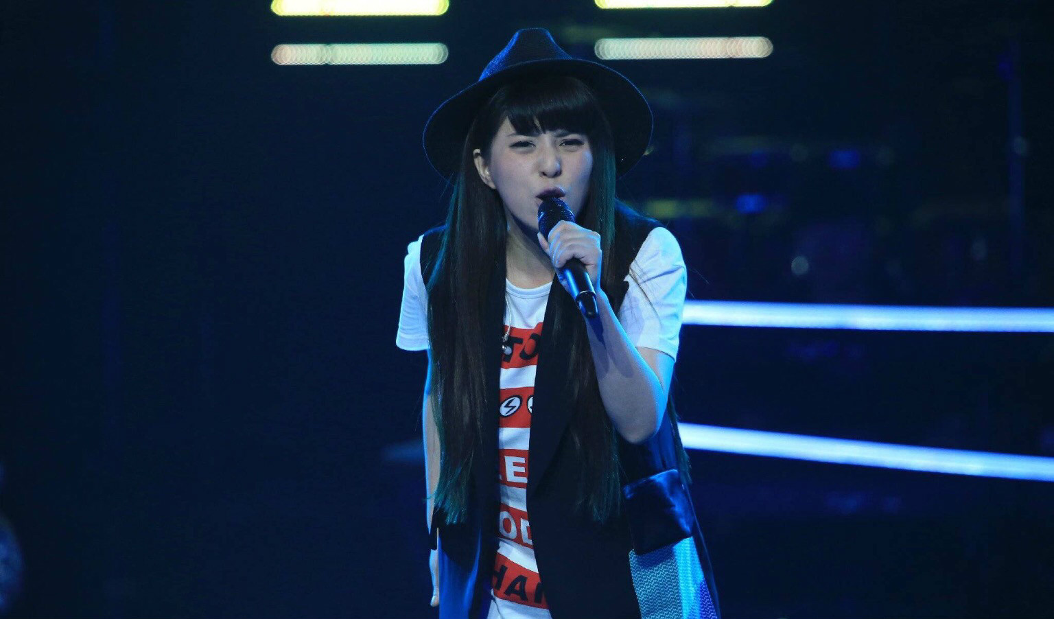  p>李邹珺(贝贝),1987年7月31日出生于湖北省武汉市,中国内地女歌手.