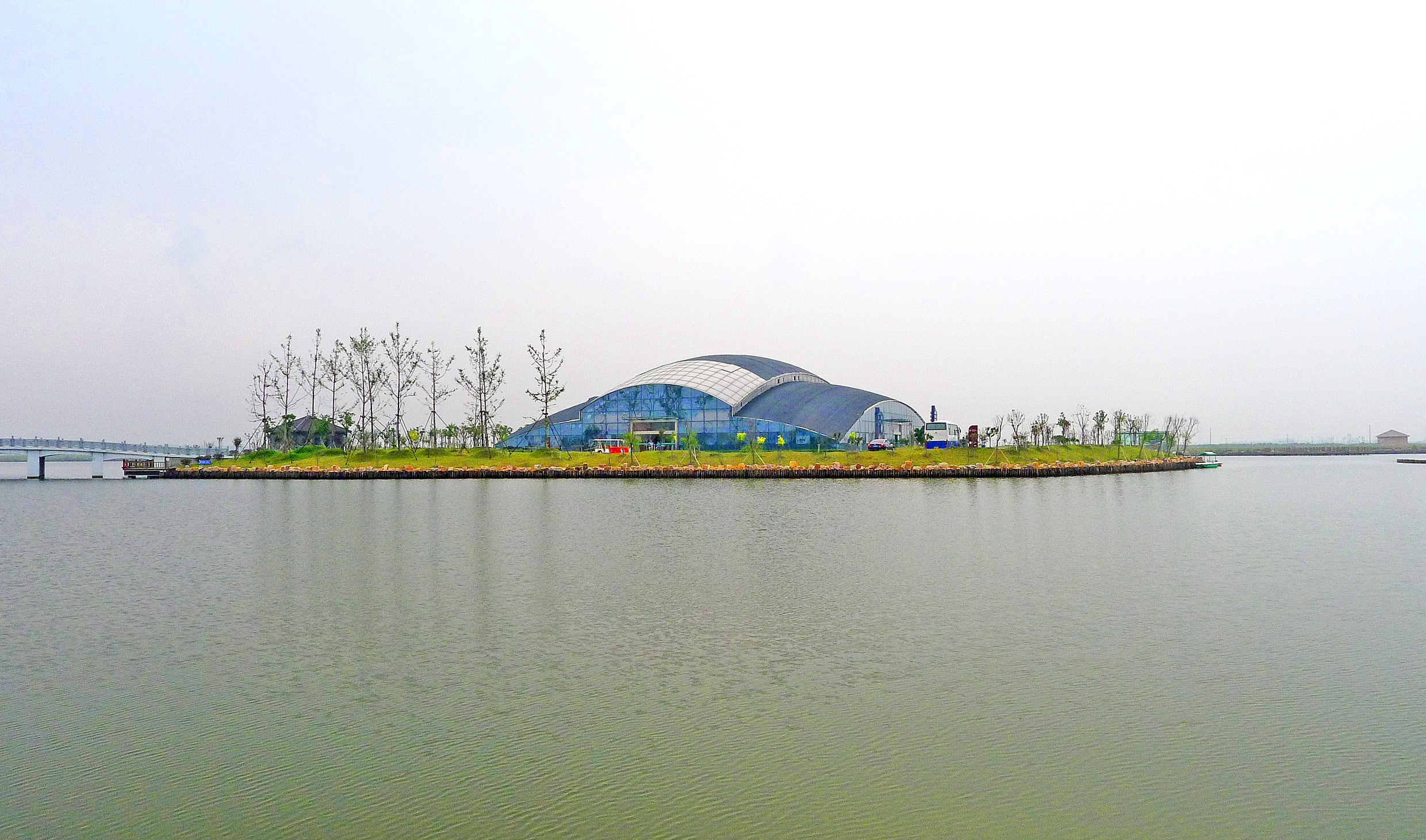  p>大丰海洋科技馆位于黄海之滨的大丰市,占地面积1.