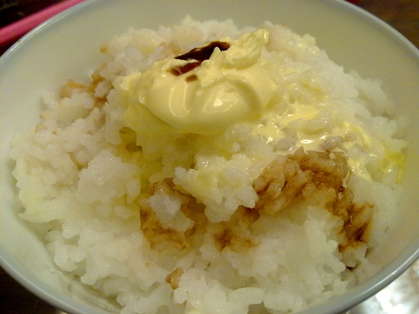 id="603982">黄油 /a>拌热米饭,并辅以少许酱油调味的简易家常便饭