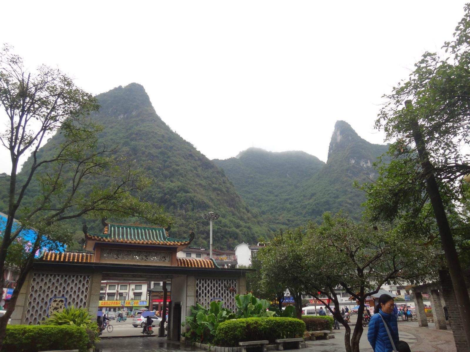 yd1yt">独秀山矗立在 a target="_blank" href="/item/怀宁县/807351"