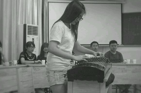 采芑二字出自《诗经·小雅·彤弓之什》,原用于古人们在誓师宴会上唱