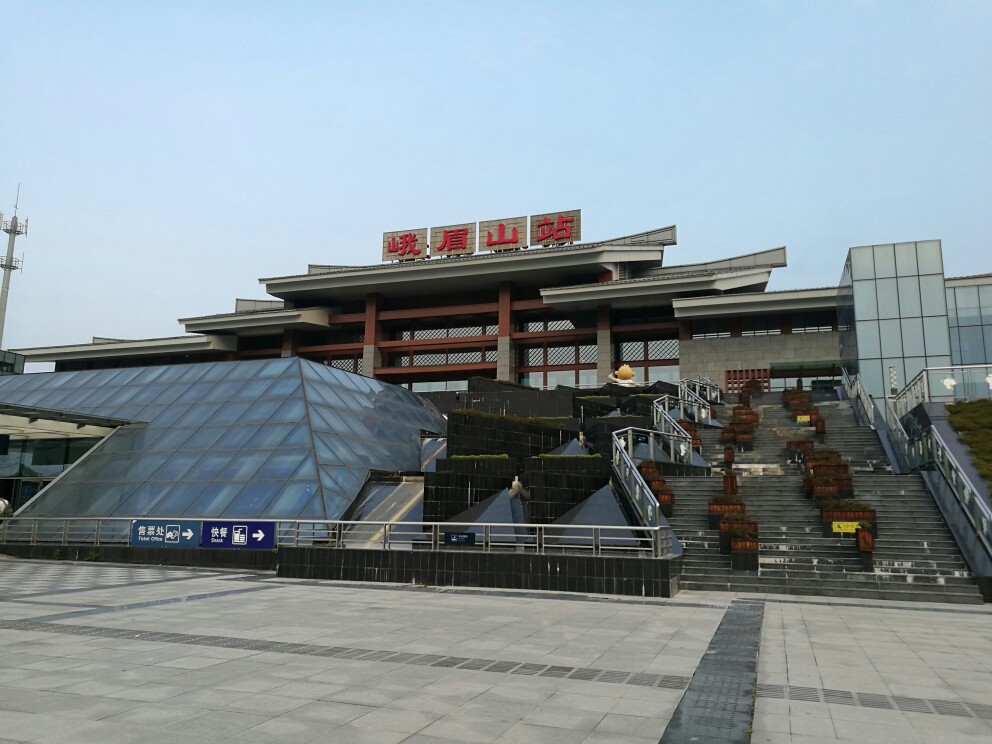  p>峨眉山站(emeishan railway station),位于中国四川省峨眉山市(由 