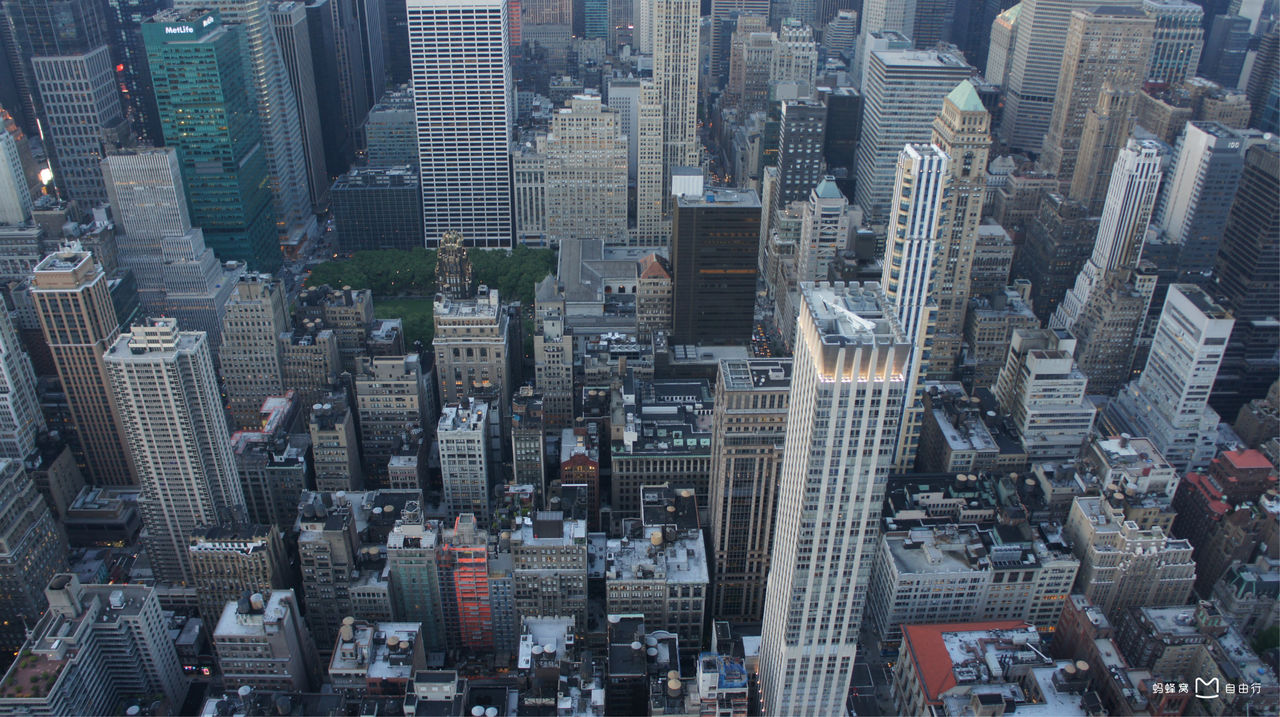  p>帝国大厦 i>(empire state building) /i>,是竣工于1931年4月11日