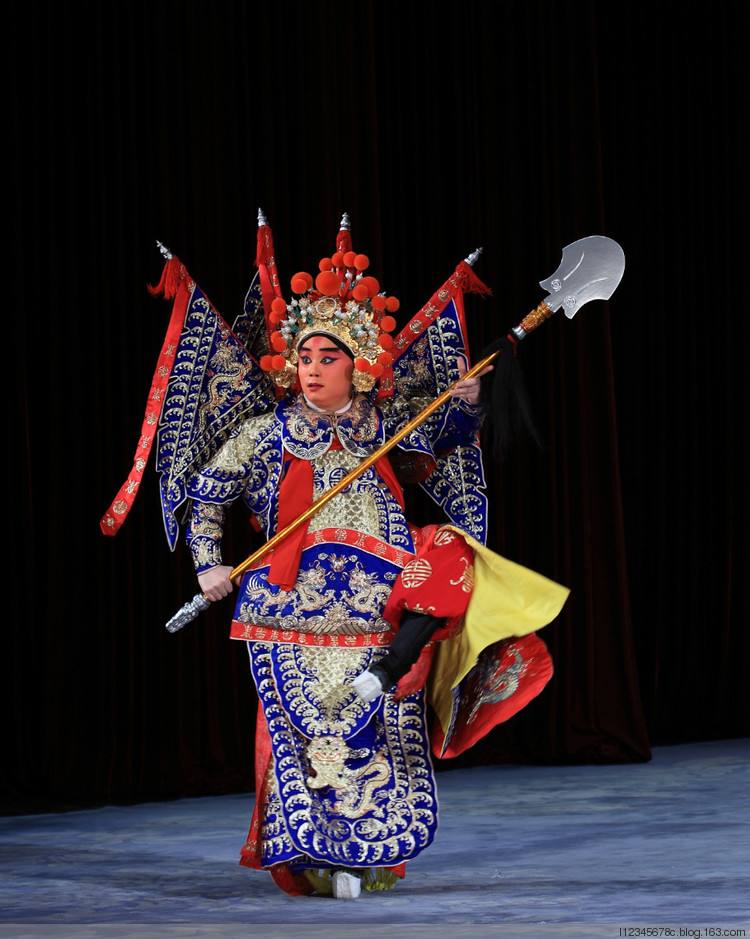 武将背后插旗，到底是京剧的夸张还是历史上真实的存在？_百科TA说