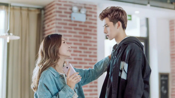 《罗密欧方程式》饰叶之川（右）