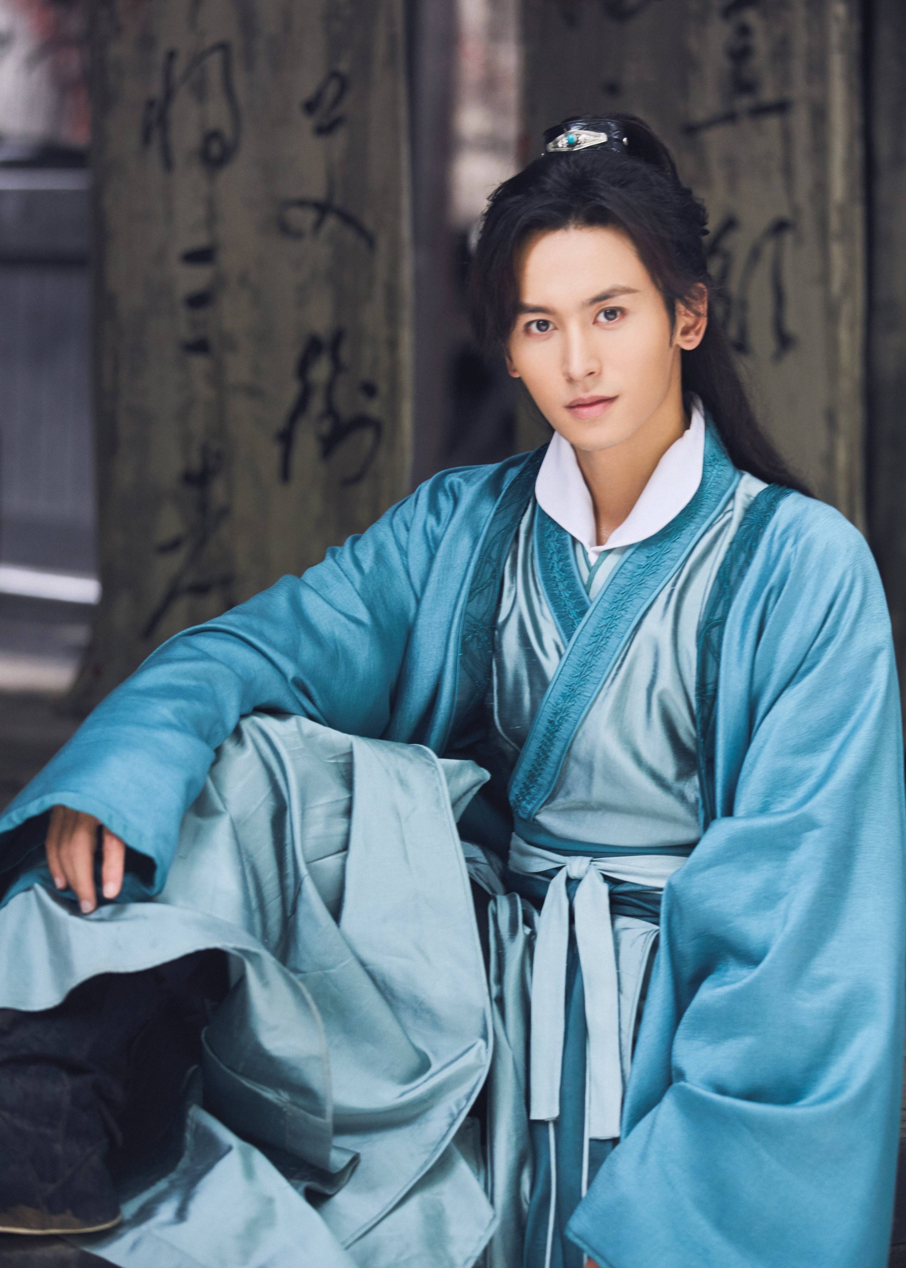 张哲瀚,1991年5月11日出生于江西省新余市,中国内地影视男演员