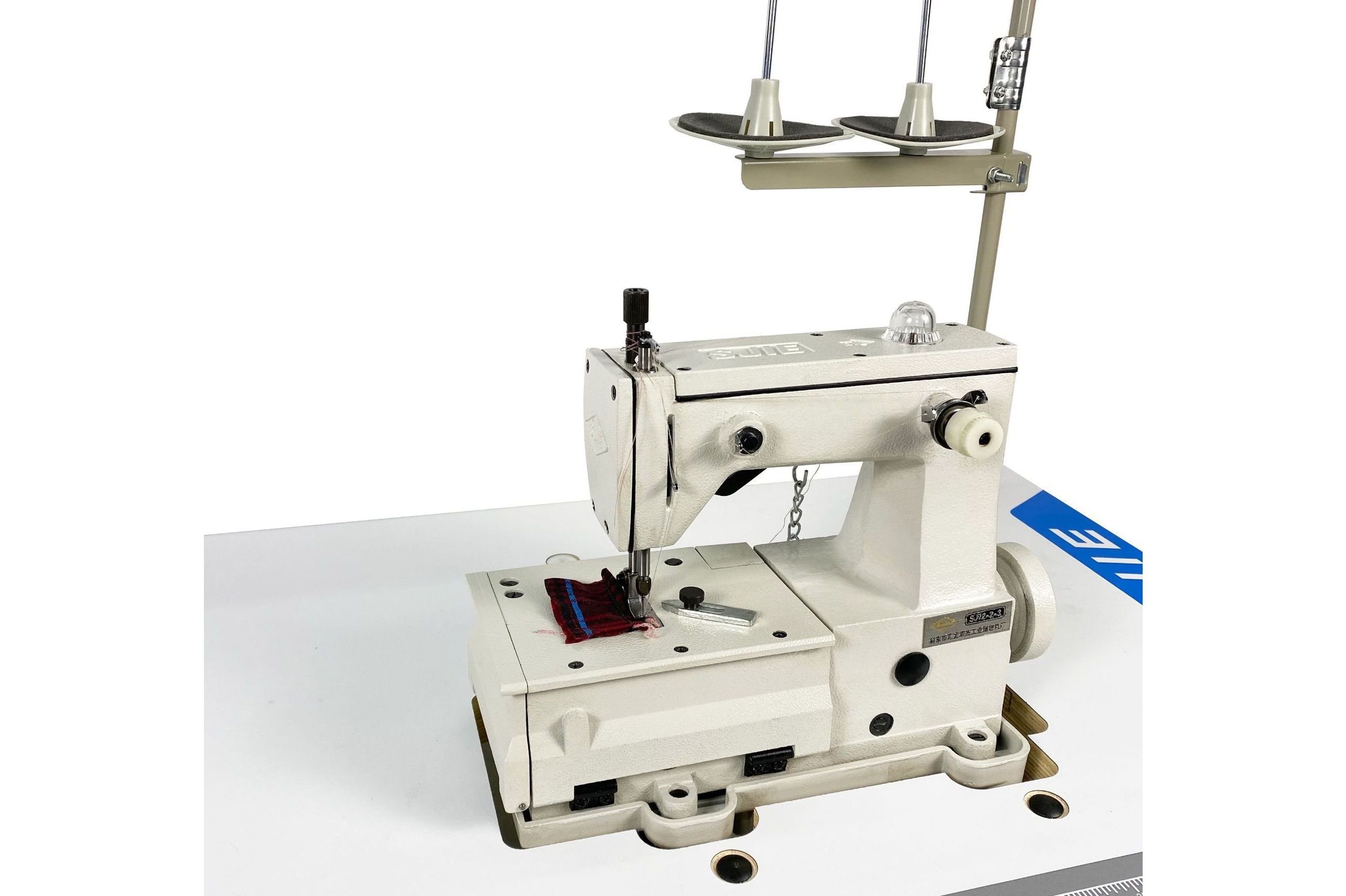 由针线和弯针线形成单线链式线迹或双线链式线迹的工业缝纫机