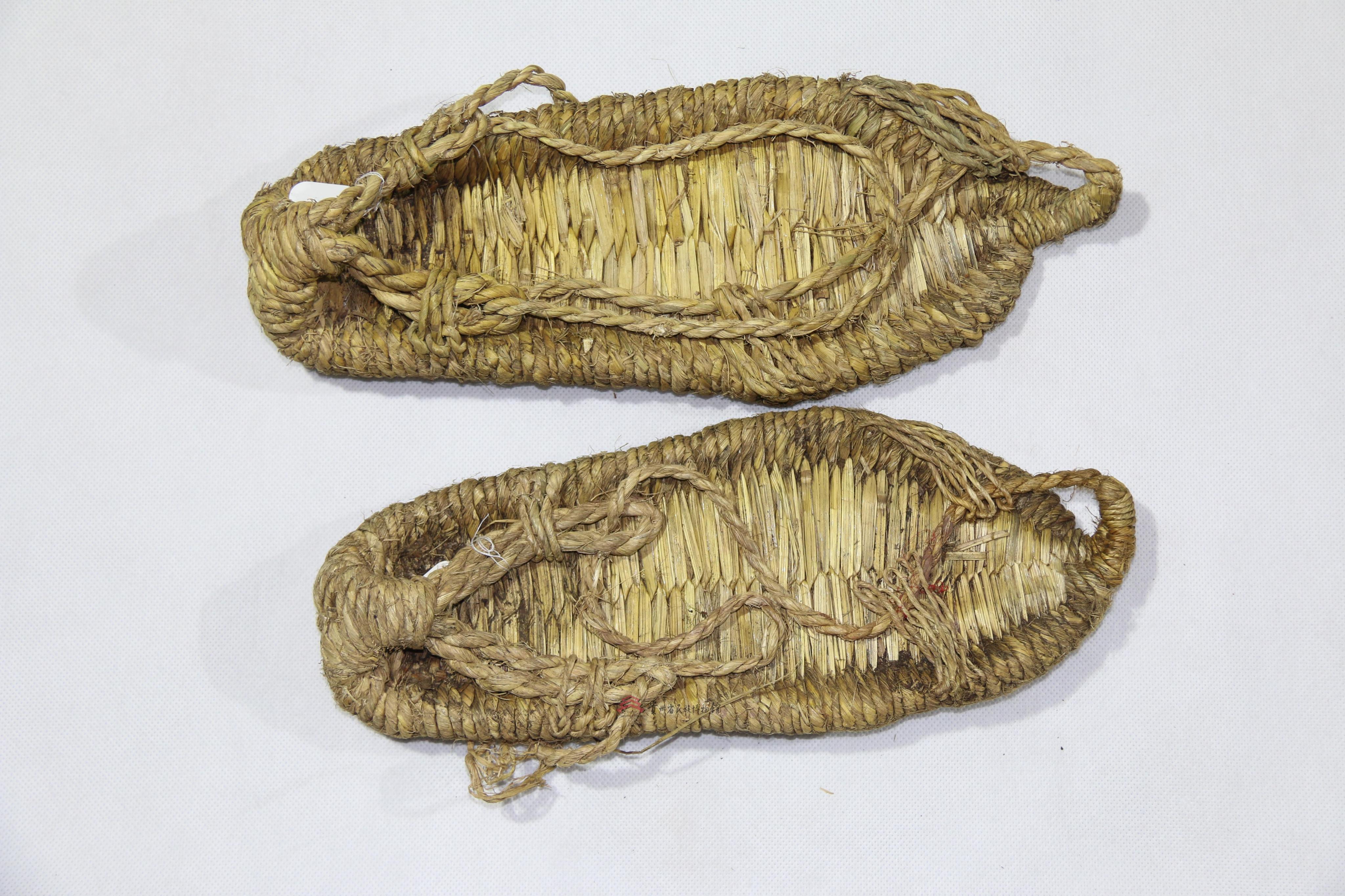 当代赫章彝族撮泰吉草鞋