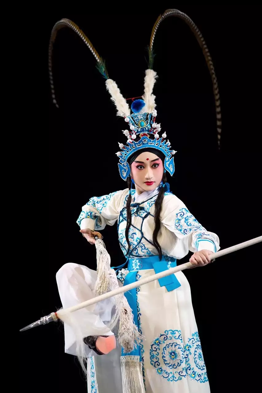  p>《杨门女将》是闽剧舞台上为数不多的文武大戏,它不仅具有极大的