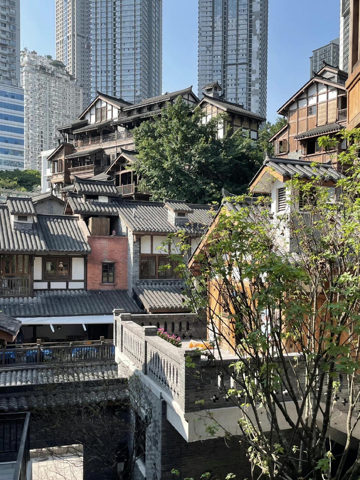 十八梯传统风貌区,位于重庆市 a target="_blank" href="/item/渝中区