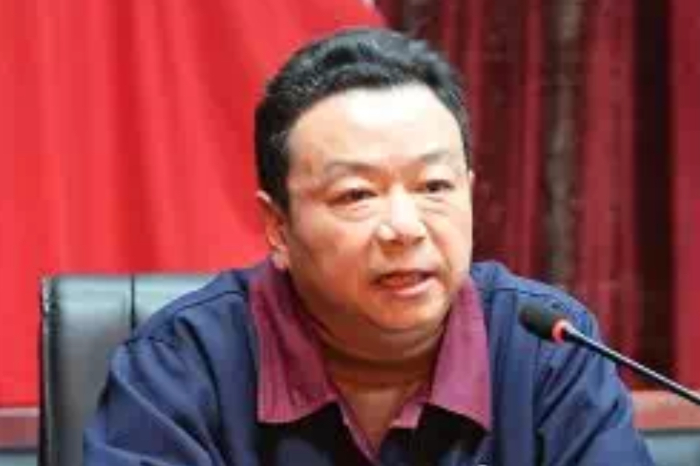  p>杨建军,男,曾任邵阳纺织机械有限责任公司总经理,湖南省第十三届