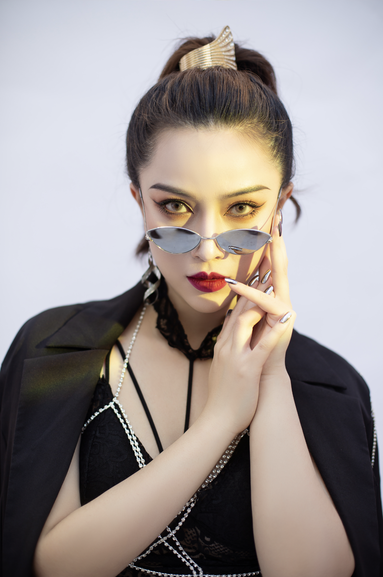 poeeho">2 /sup>,1994年2月3日生于中国广西南宁,水瓶座,唱作歌手 sup