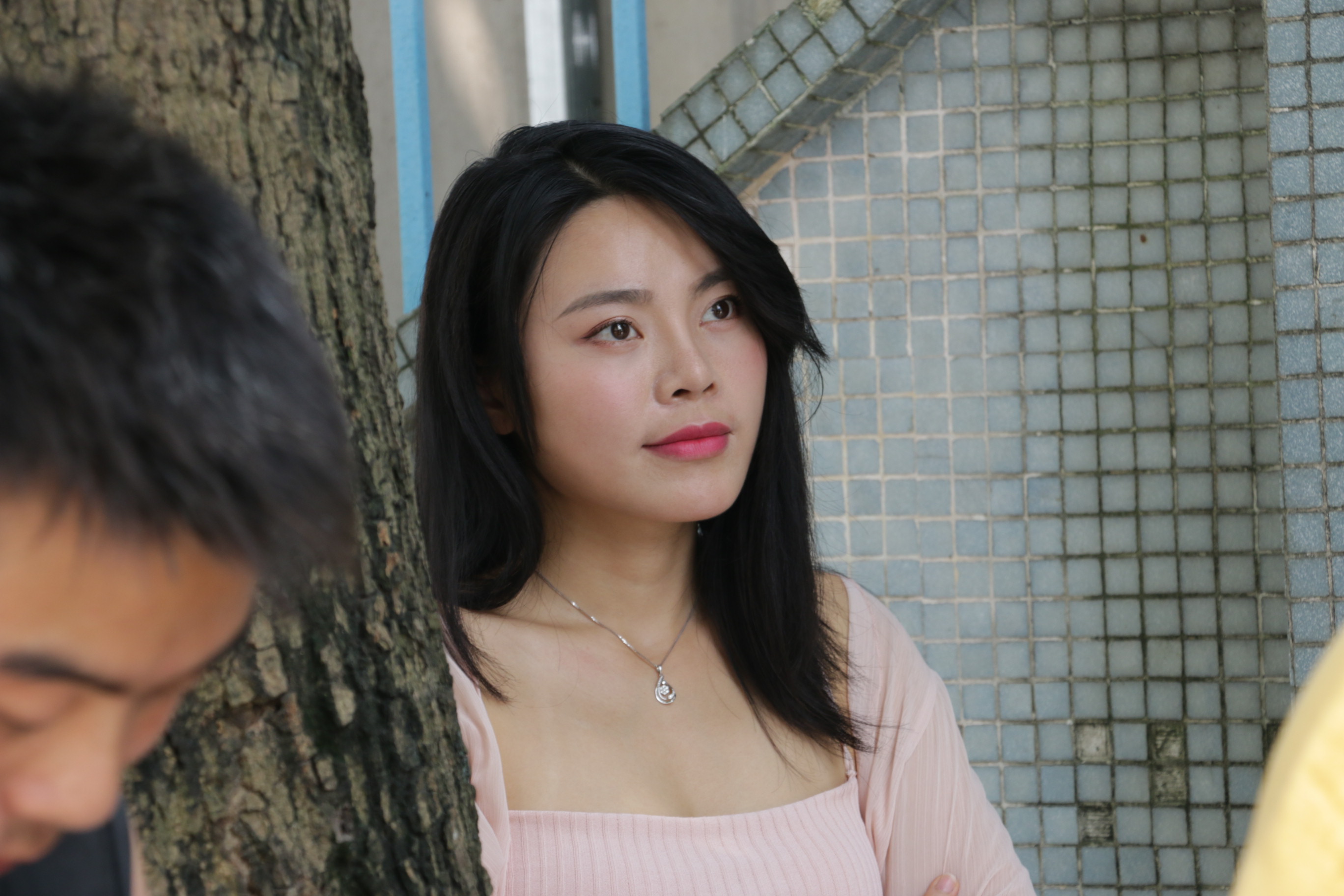  p>来自农村家庭的刘志贵,与发小朱逸群同是有梦想有追求的青年,面对