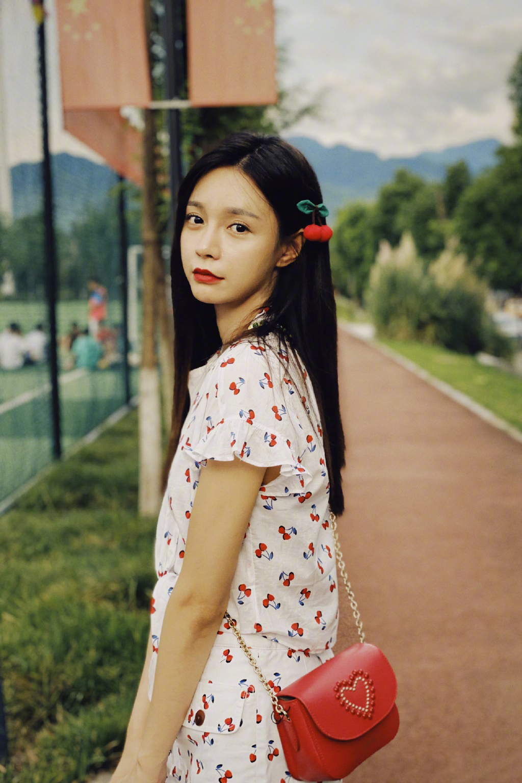  p>沈梦辰,1989年6月13日出生于湖南省湘西吉首市,毕业于 a target="