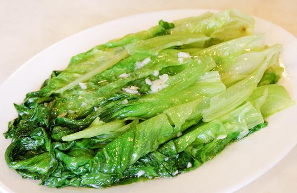  p>蒜泥炒生菜是用大蒜,生菜制作的一道家常菜,属于粤菜.