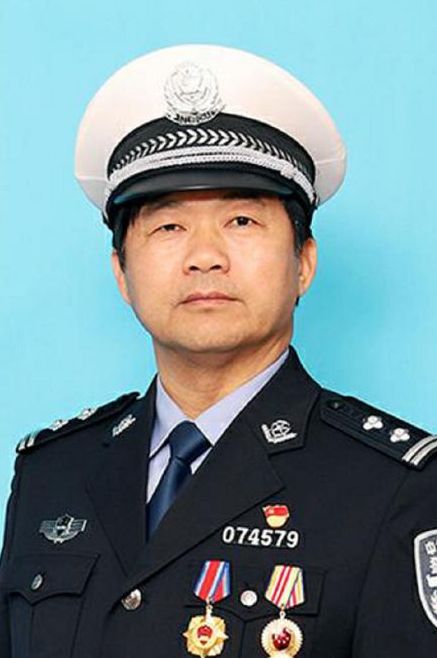 年12月出生,现为安徽省马鞍山市和县公安局交警大队教导员,二级警督