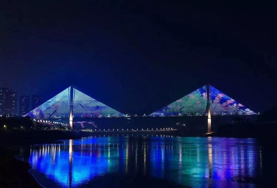  p>宜宾长江大桥(yibin yangtze river bridge),又称"菜园沱长江大桥"