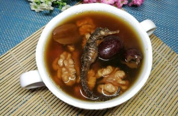 核桃瘦肉海马汤