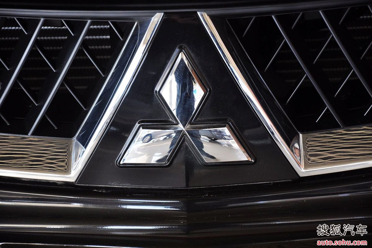  p>三菱蓝瑟是东南汽车推出的三菱车标轿车,属国产车,市场定位在 a