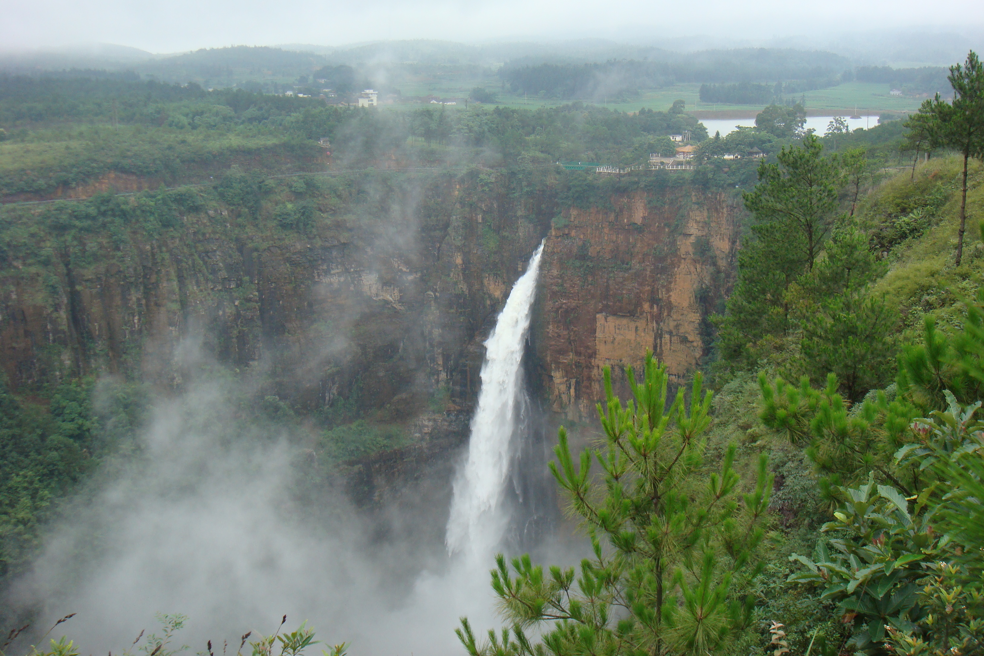  p>韶关乳源大峡谷,又称粤北大峡谷,是广东省最大的峡谷,峡谷长达15