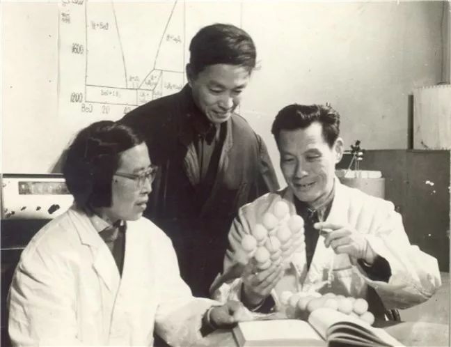 他90岁攀上科研巅峰，用一生践行“科学救国”的信念_百科TA说