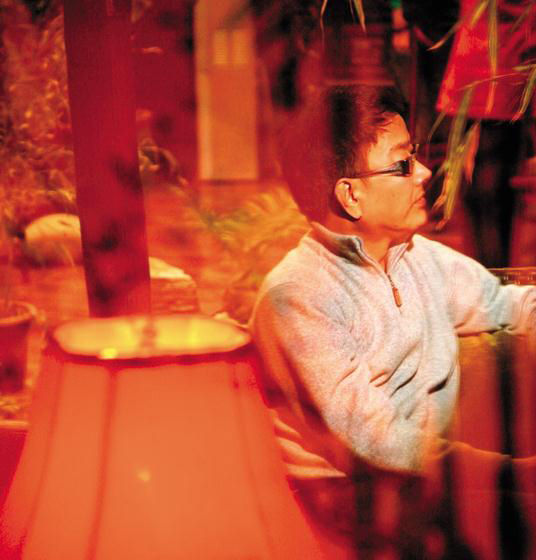  /p> p>2005年,孟林创办了"爱之方舟"艾滋病感染者信息支