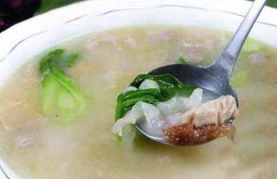 可分为清汤和奶汤两种,奶汤全家福就属于奶汤