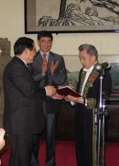 程抱一（旅法华人学者、作家，法兰西学院首位华裔院士）_百度百科