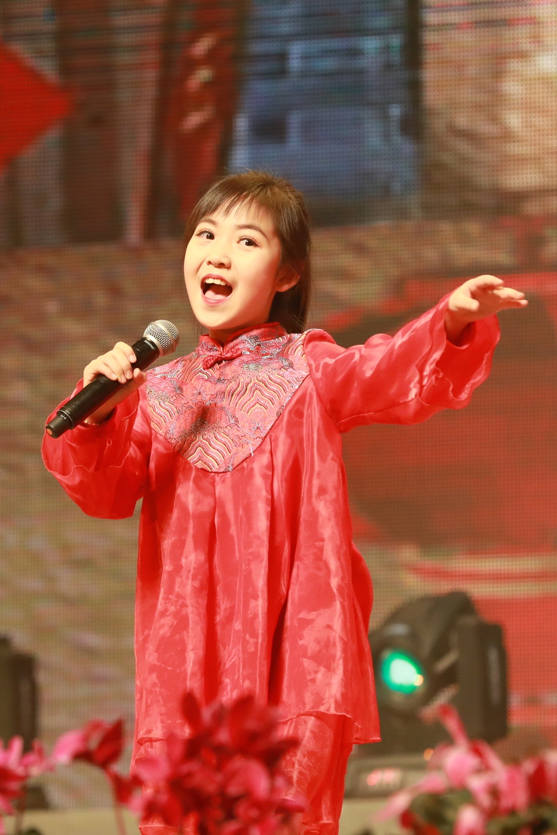  p data-id="gnbabvh7lf">白嘉妮,歌手,童星.