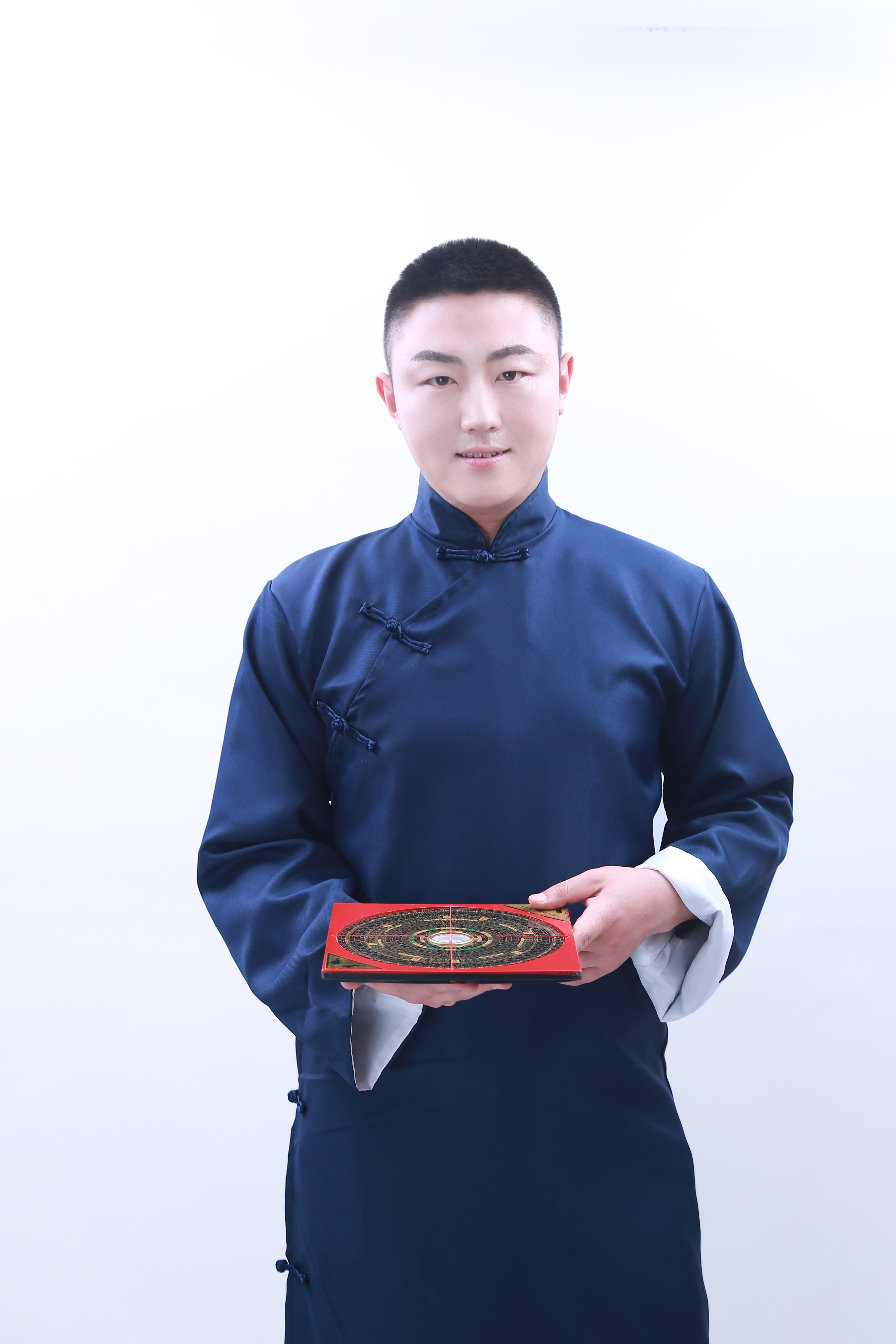 男,中国易学实战家族传承者,中国高级风水师 /p>