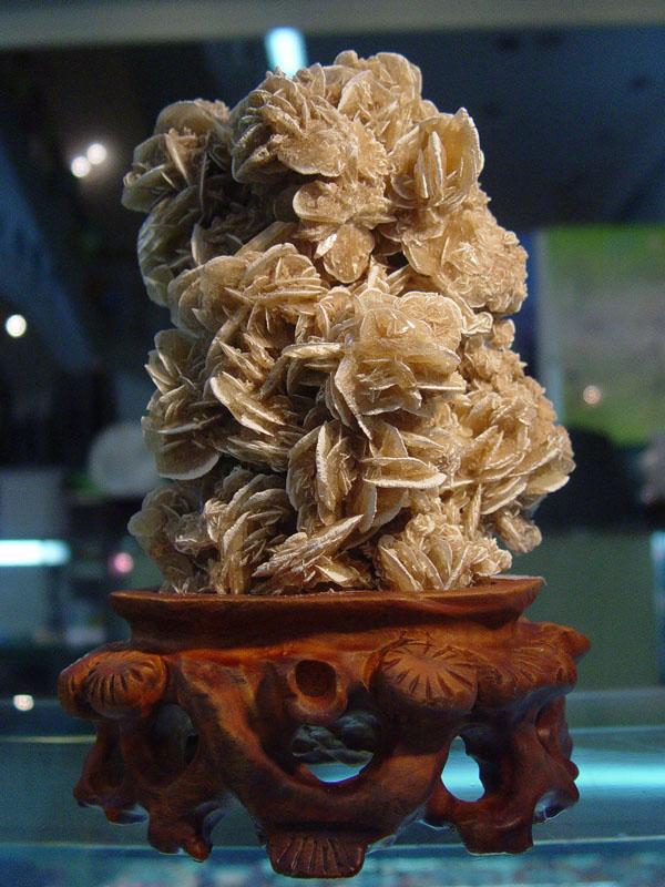  p>沙漠玫瑰石(desert rose stone)的主要成分为含水 a href="#" data