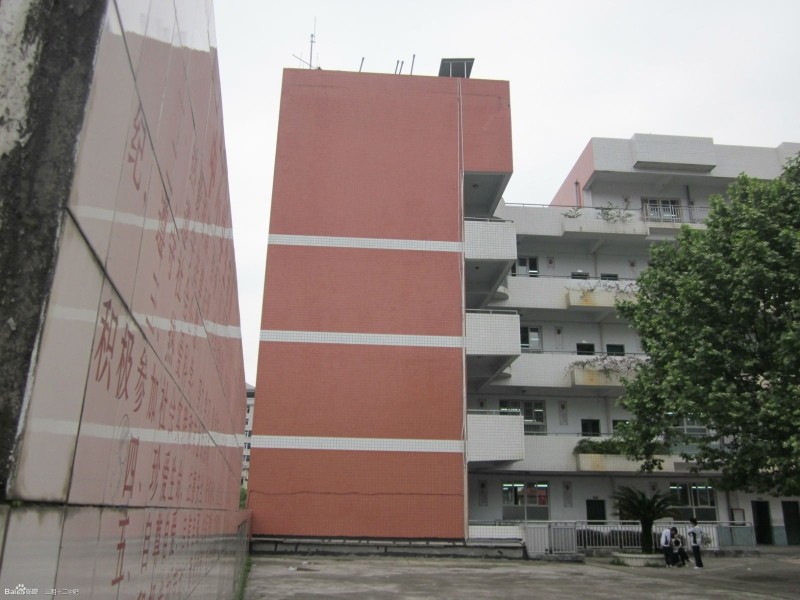  p data-id="gnaxigojds">三明十二中地处三元区富兴路,与三明七中为