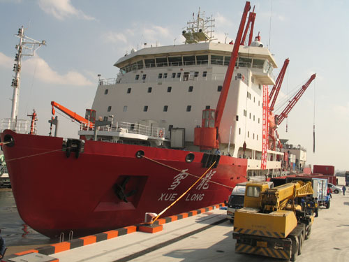 中国"雪龙"号科考船