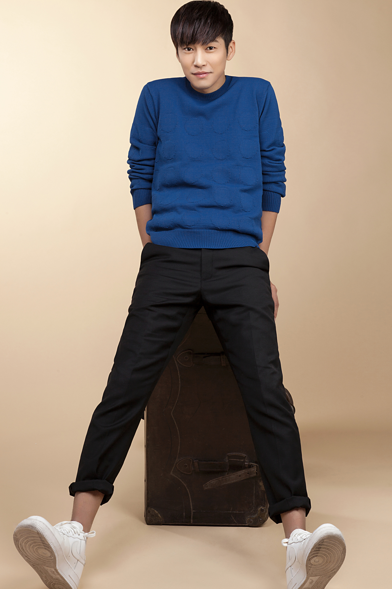 威,原名邹宗胜,1984年6月19日出生于山东省淄博市,中国内地影视男演员