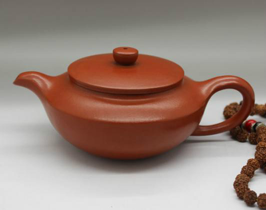 级工艺美术师 ,优秀青年陶艺家,江苏省陶瓷协会会员,国际紫砂协会理事