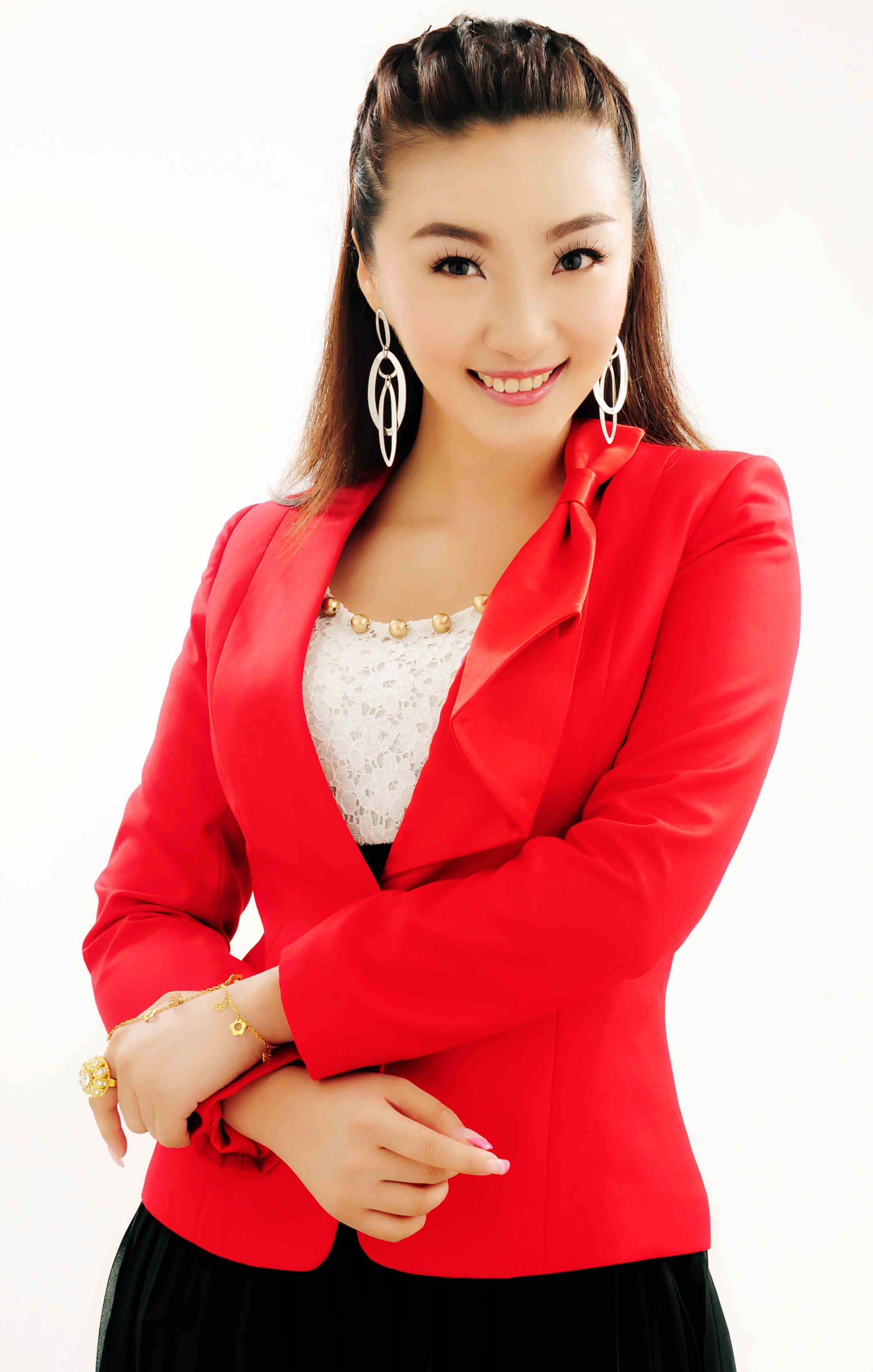  p>于双,女,中国主持人协会会员,1988年生于山东省青岛市,2007年考入