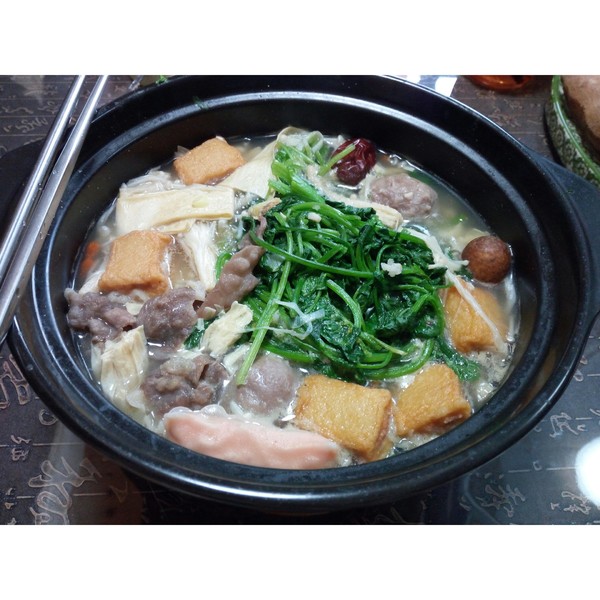  p>三鲜砂锅是具有浙江地方风味特色的浙菜系传统名菜,风味独特,原汁