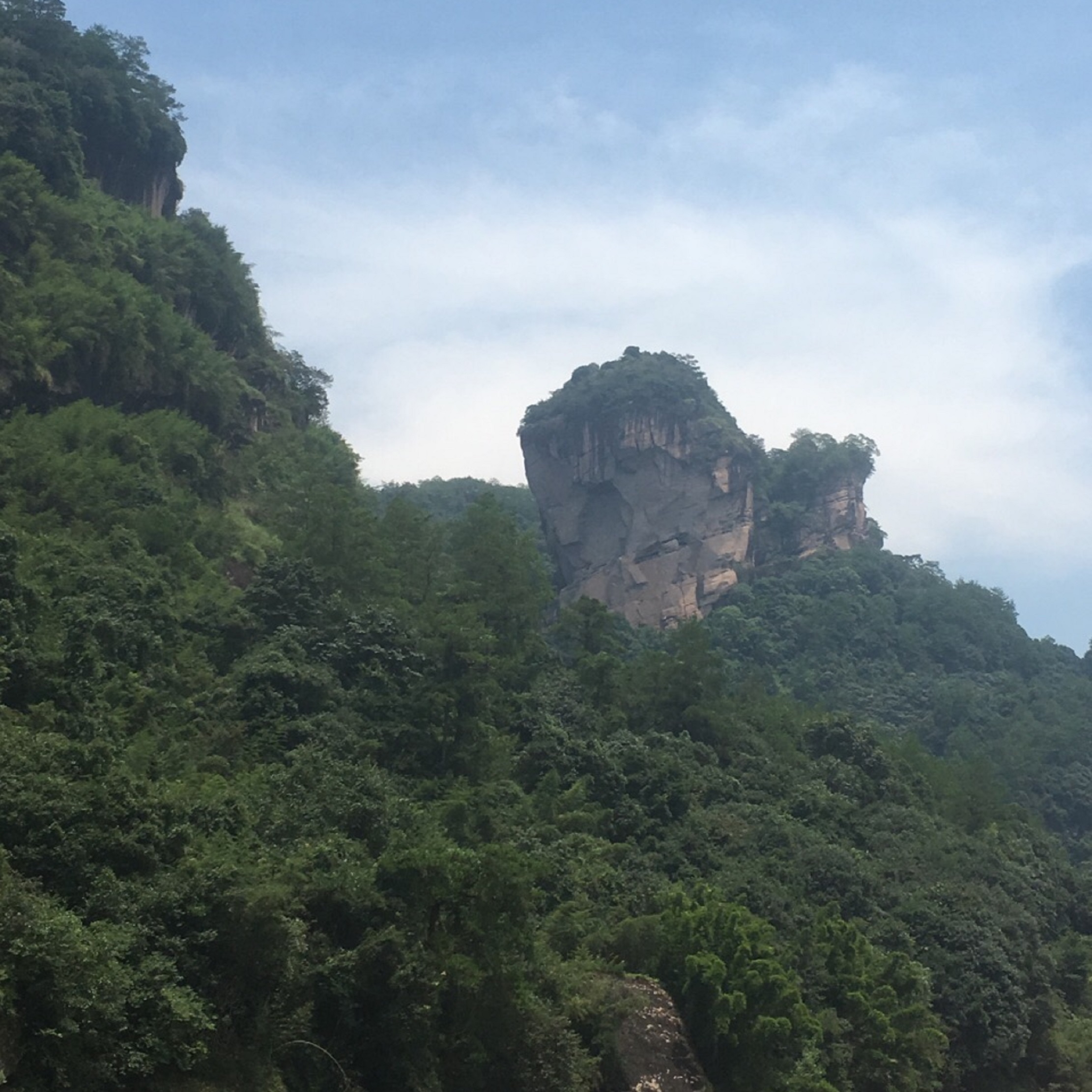  p data-id="gnwk0yowbm">大王峰又称纱帽岩,天柱峰,因山形如宦者纱帽