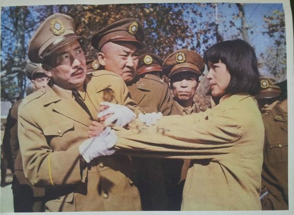  p>《佩剑将军》是长春电影制片厂拍摄的军事题材剧情片,由 a target=