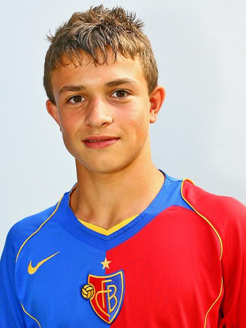 shaqiri),1991年10月10日出生于科索沃格尼拉内,瑞士足球运动员,场