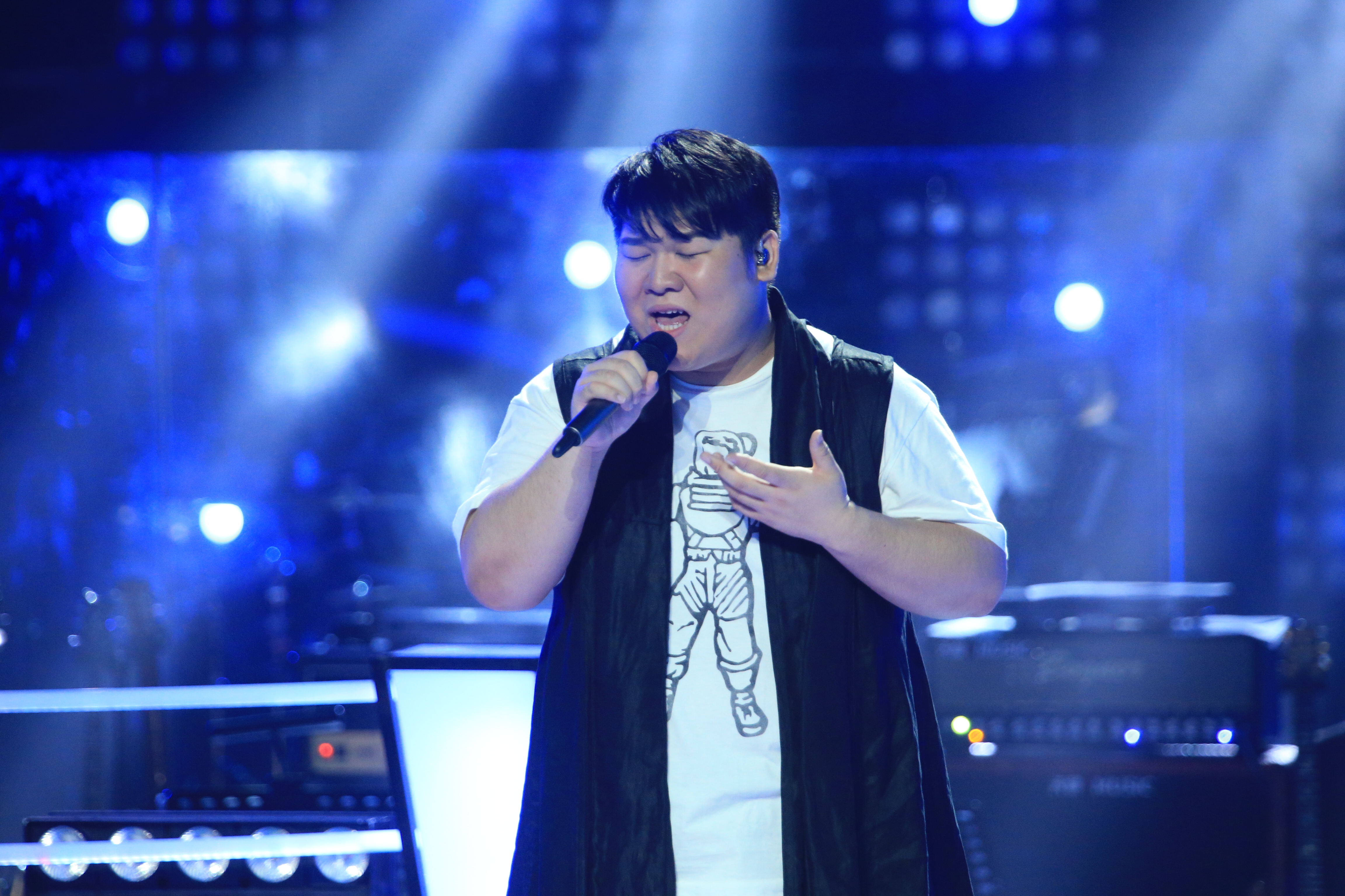 (leon kyson lee),1994年2月3日出生于澳大利亚,澳大利亚籍华裔男歌手