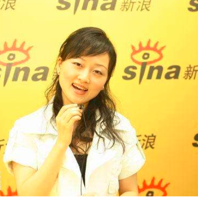  p>纪秋铃,原名邱琳,中国内地女歌手.有"小邓丽君"之称.