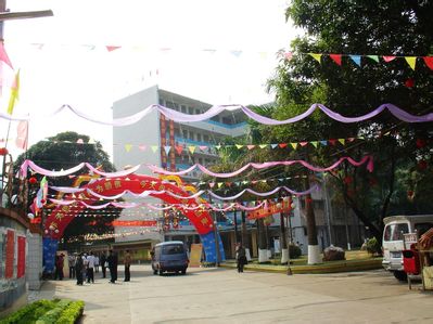  p>南宁市第四十一中学,原名蒲庙中学,邕宁中学,2006年更为现名.