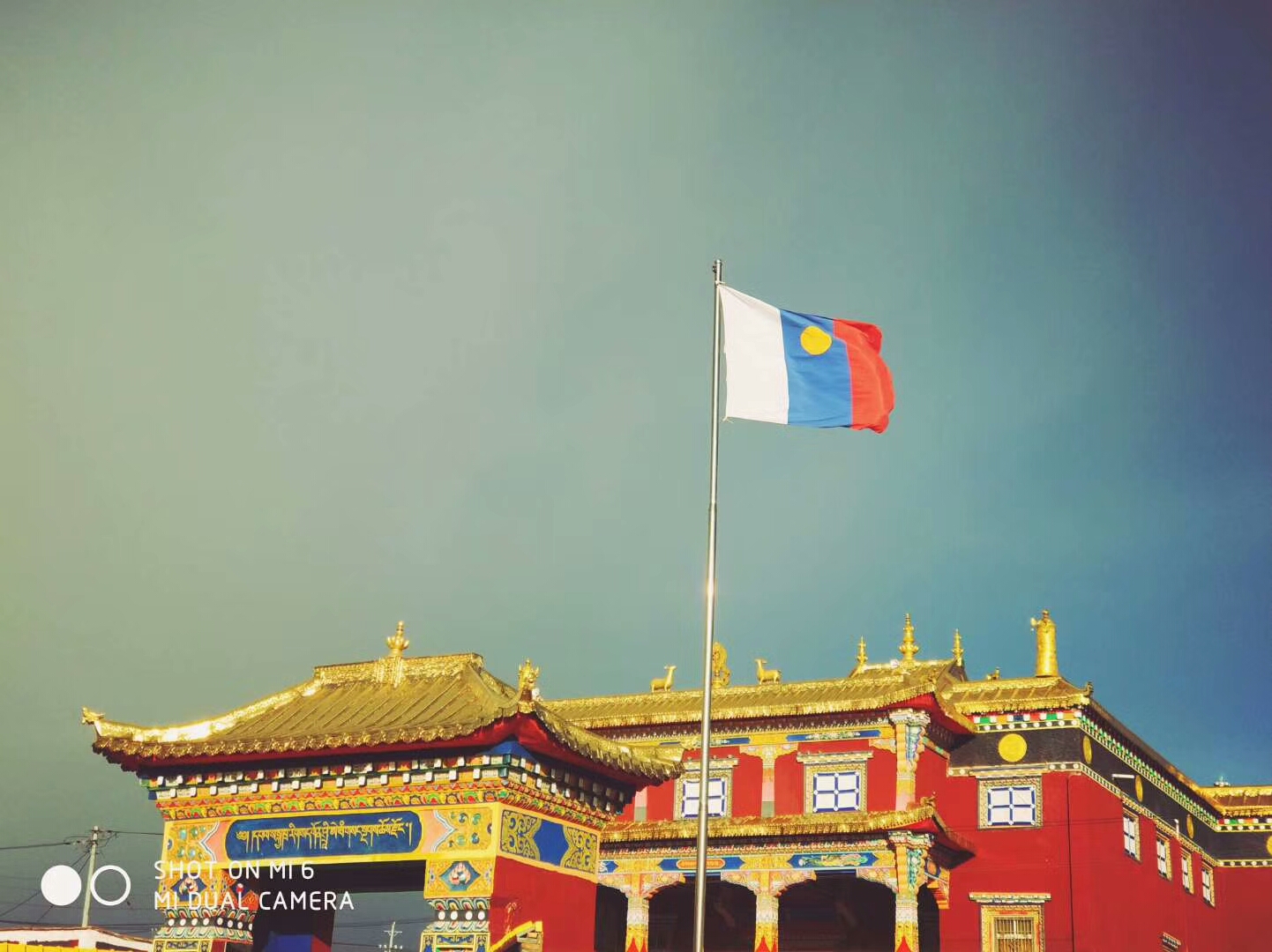 多米,由大成就者"查荣祝钦·根敦嘉措"所创建,属藏传佛教萨迦派寺院