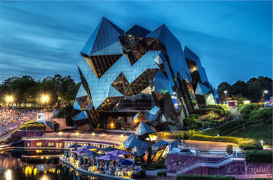  p>观测未来(英语:futuroscope)是位于法国普瓦捷近郊10公里处的一座