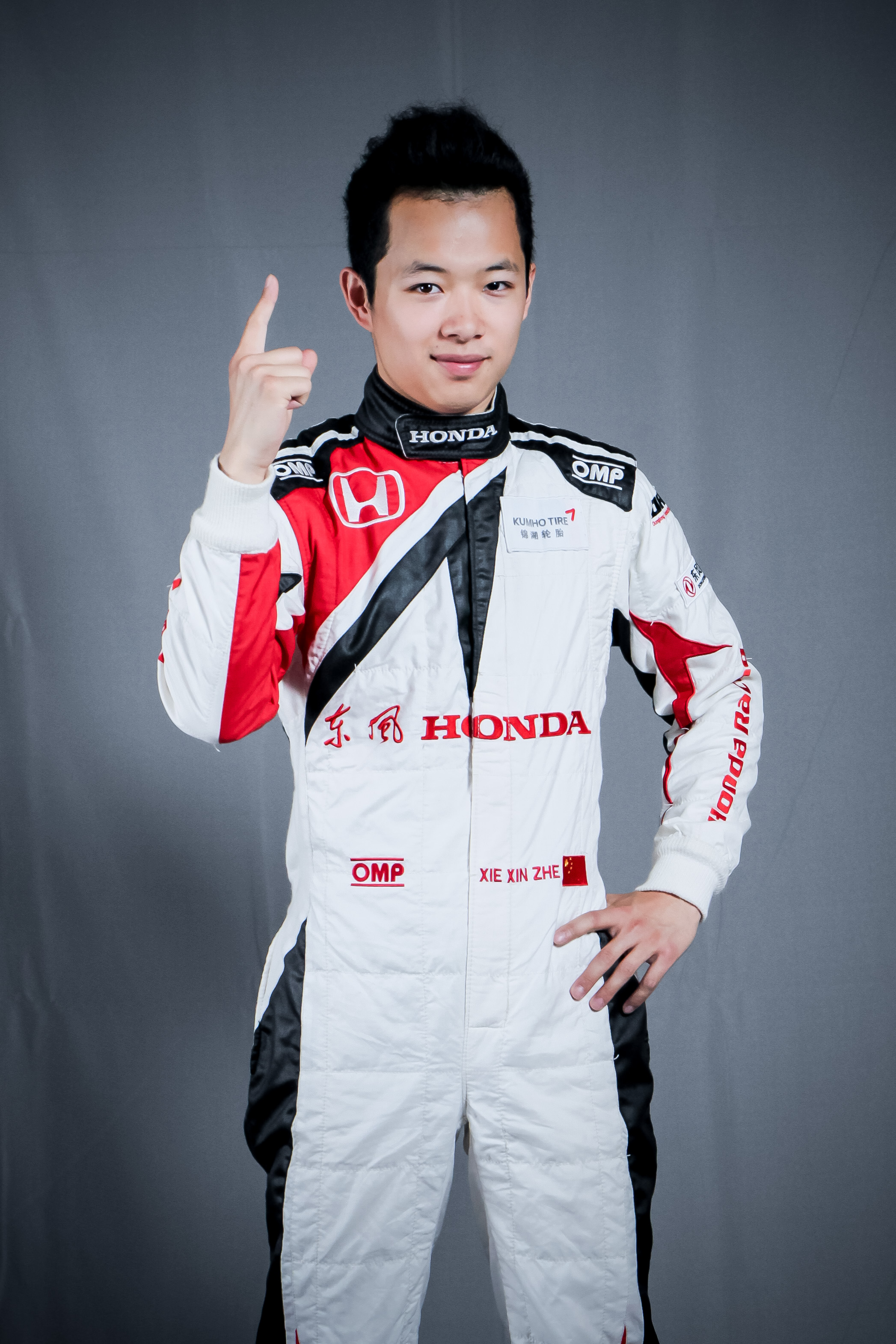  p>谢欣哲,1991年8月23日出生于湖北十堰,杰出的中国赛车手,曾多次在 