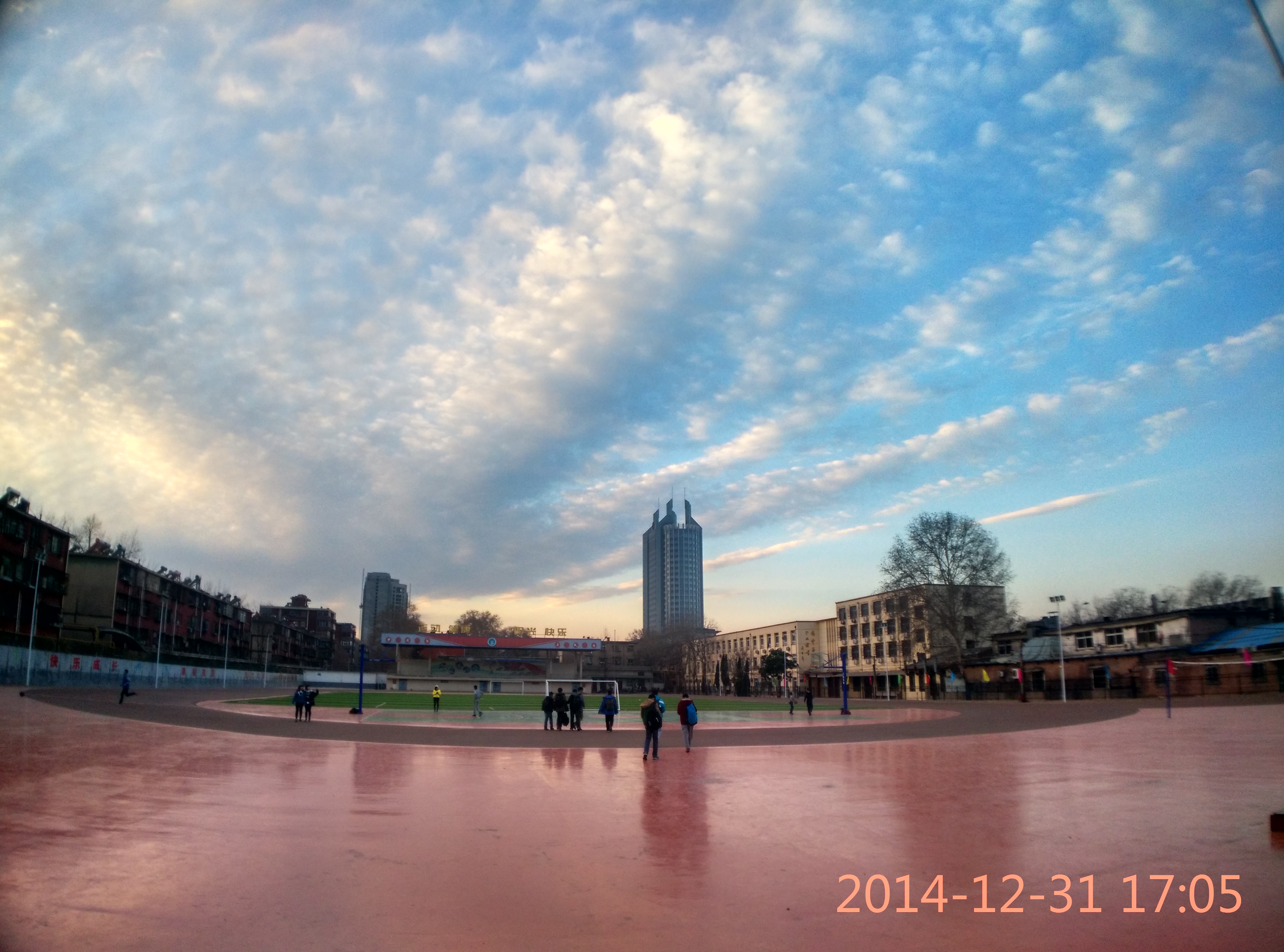  p>东方二中原名拖二中,位于十三朝古都洛阳,有着丰厚的文化底蕴,是