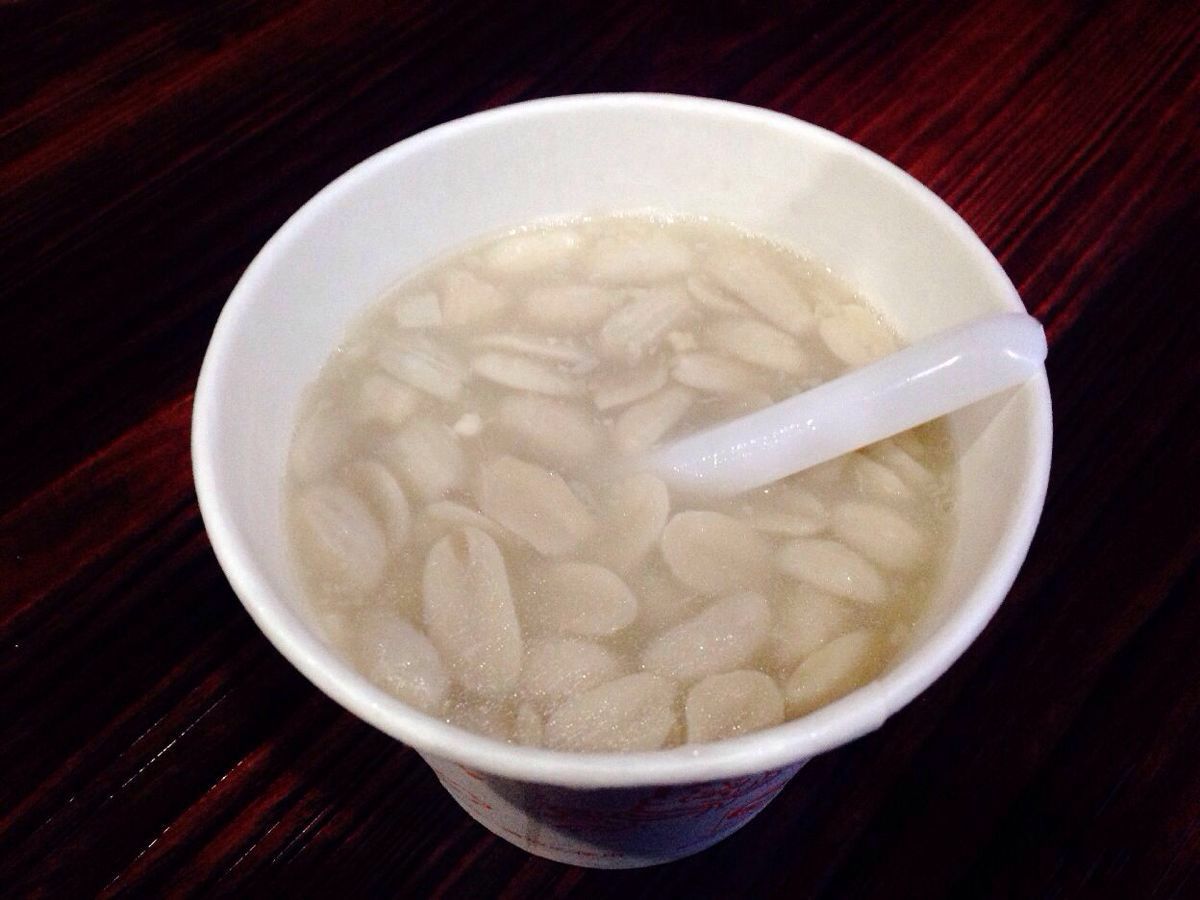  p>花生汤是福建省闽南地区的一道特色传统名点,属于 a href="#" data