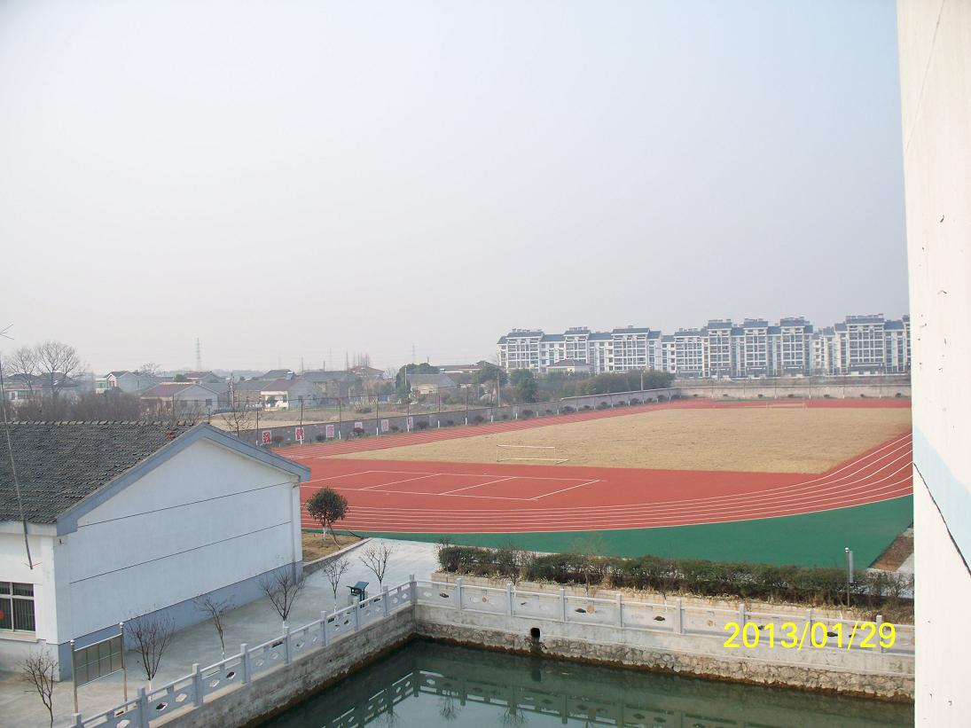 句容市春城中学