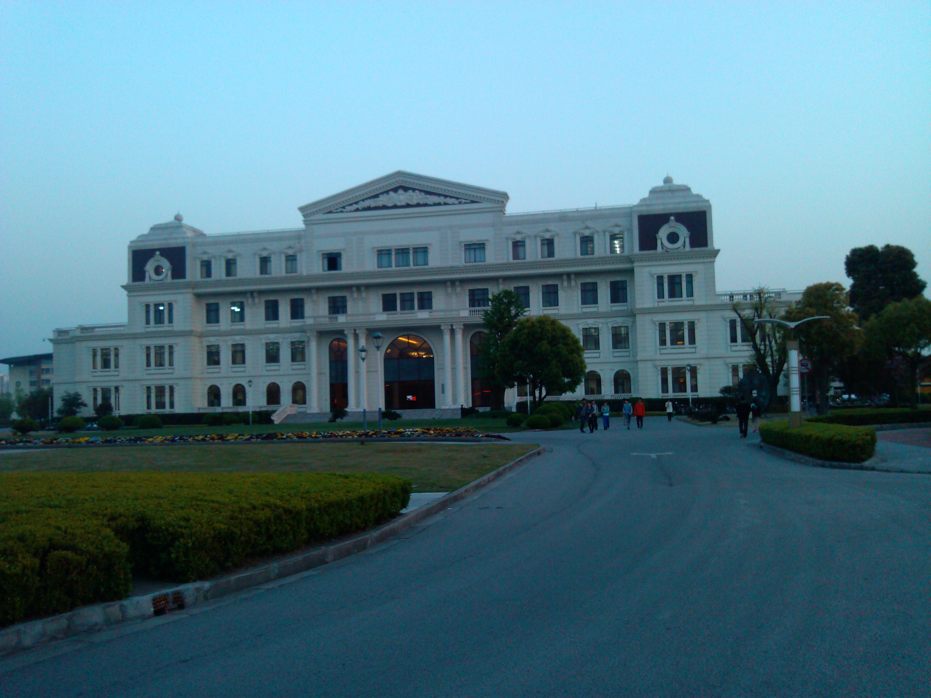 上海外国语大学